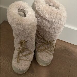 Cozy Cream Faux Fur Winter Boots